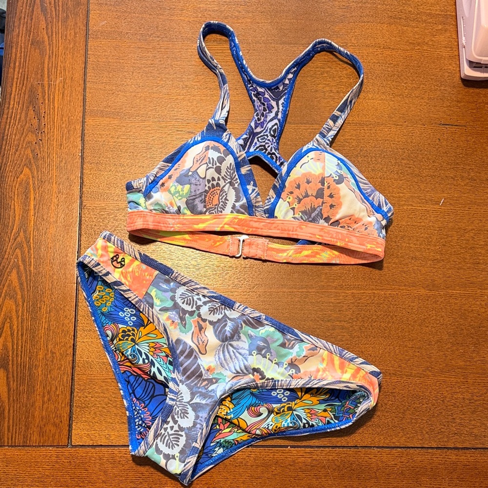 Colorful Floral Pattern Bikini Top & Bottom
